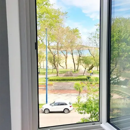 Con Vistas A La Playa